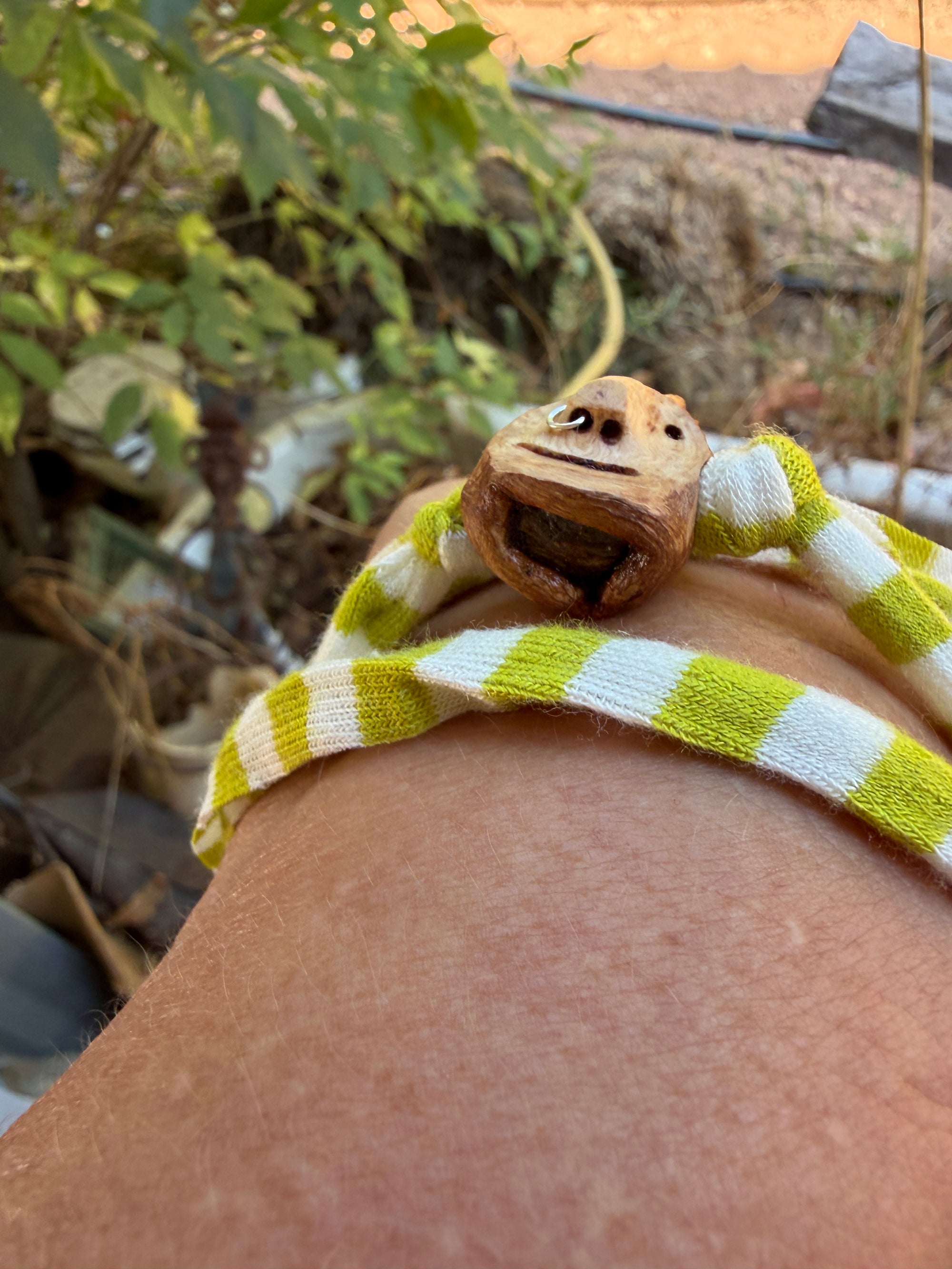 Armbandwichtel Tannor handgeschnitzt aus magischer Baumperle