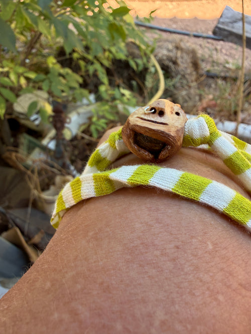 Armbandwichtel Tannor handgeschnitzt aus magischer Baumperle