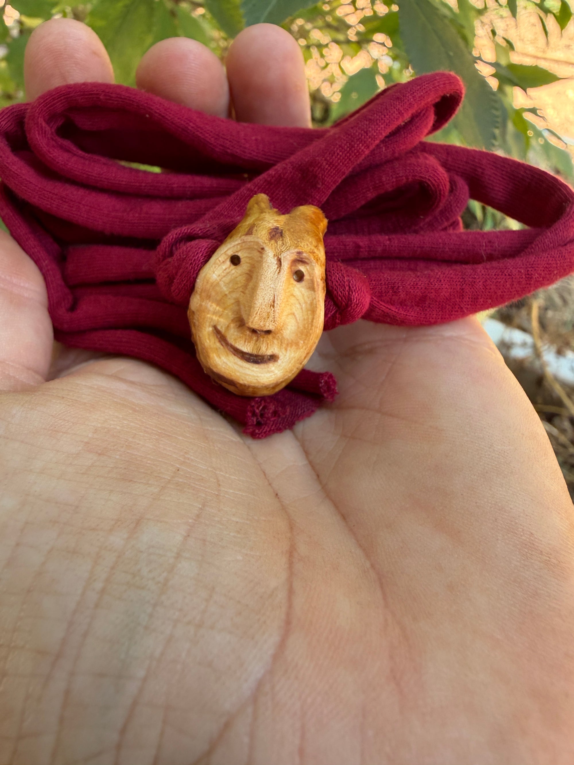 Armbandwichtel Wibrik handgeschnitzt aus magischer Baumperle