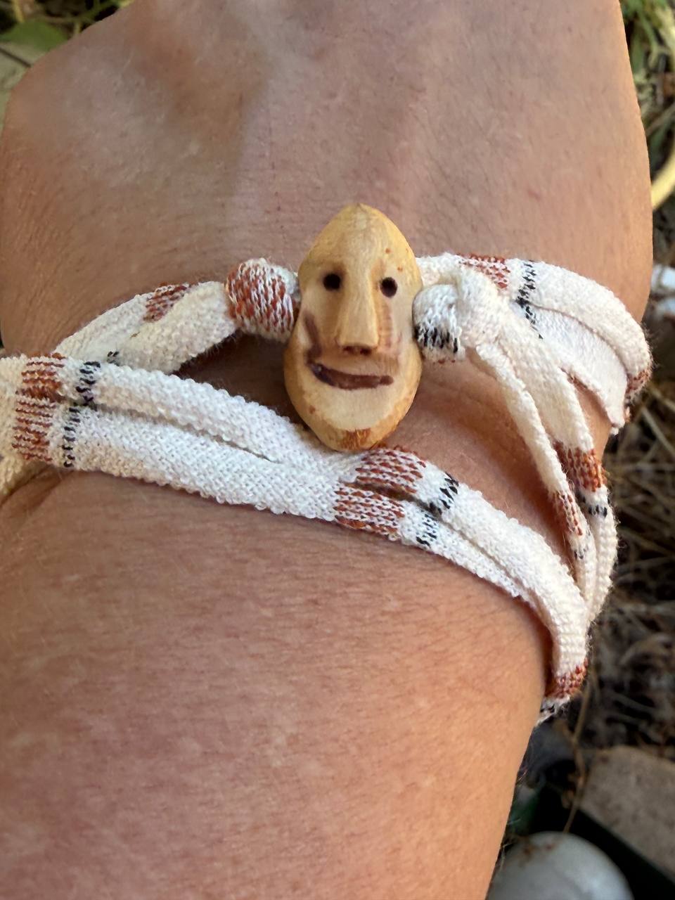 Armbandwichtel Puckel handgeschnitzt aus magischer Baumperle