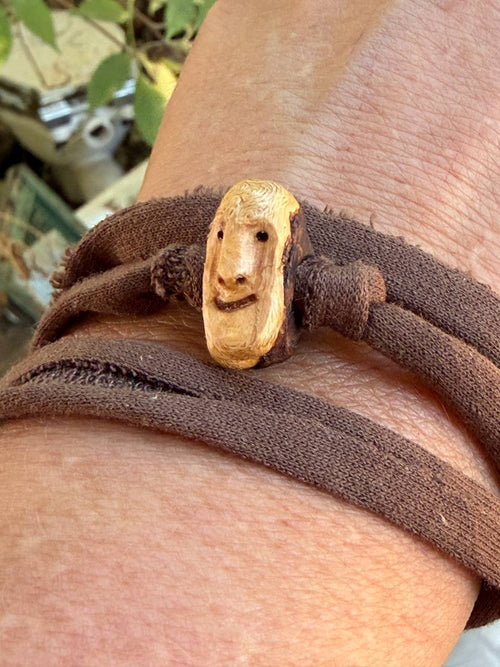 Armbandwichtel Fjorn handgeschnitzt aus magischer Baumperle