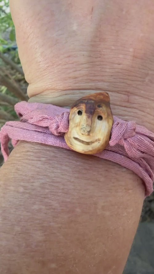 Armbandwichtel Duftilia handgeschnitzt aus magischer Baumperle