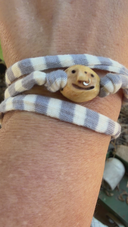 Armbandwichtel Birkel handgeschnitzt aus magischer Baumperle