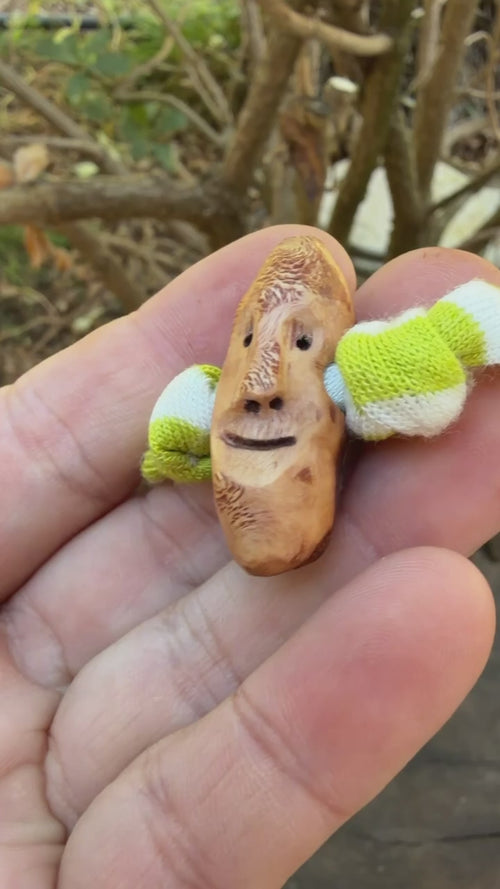 Armbandwichtel Buchsli handgeschnitzt aus magischer Baumperle (Kopie)