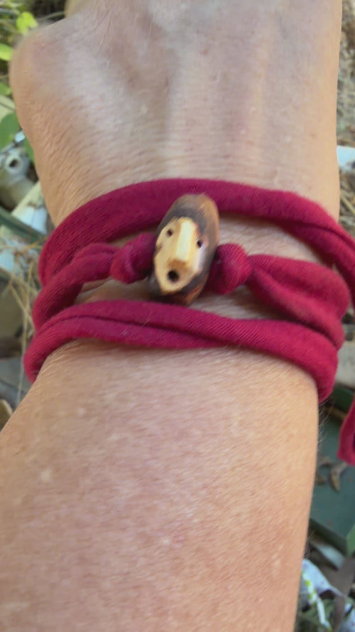 Armbandwichtel Dornel handgeschnitzt aus magischer Baumperle