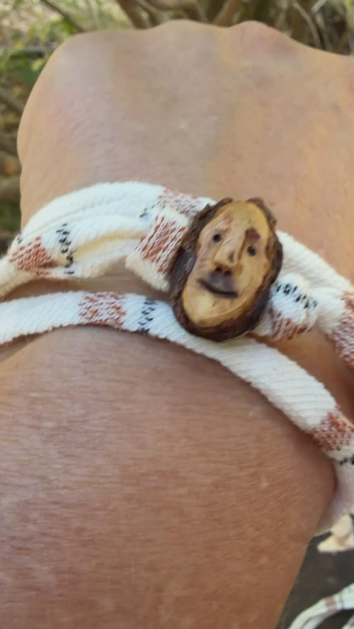Armbandwichtel Buchi handgeschnitzt aus magischer Baumperle