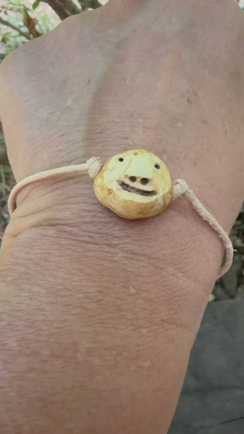 Armbandwichtel Kienzel handgeschnitzt aus magischer Baumperle