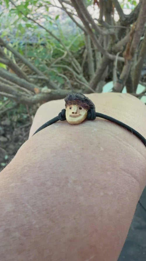 Armbandwichtel Bibbel handgeschnitzt aus magischer Baumperle