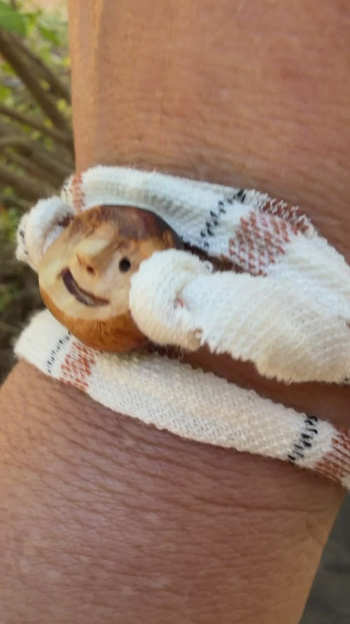Armbandwichtel Birki handgeschnitzt aus magischer Baumperle
