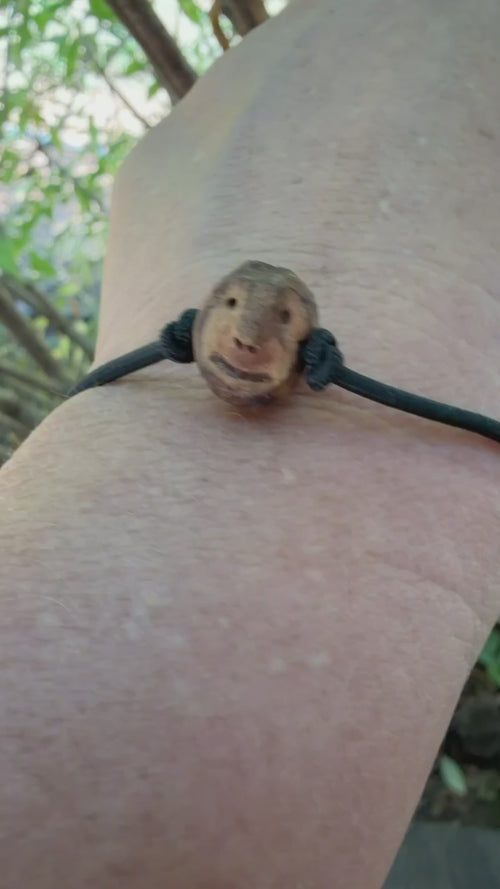 Armbandwichtel Wiggerl handgeschnitzt aus magischer Baumperle