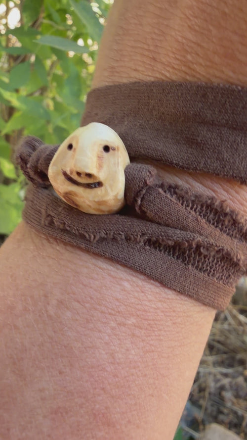 Armbandwichtel Knurbel handgeschnitzt aus magischer Baumperle