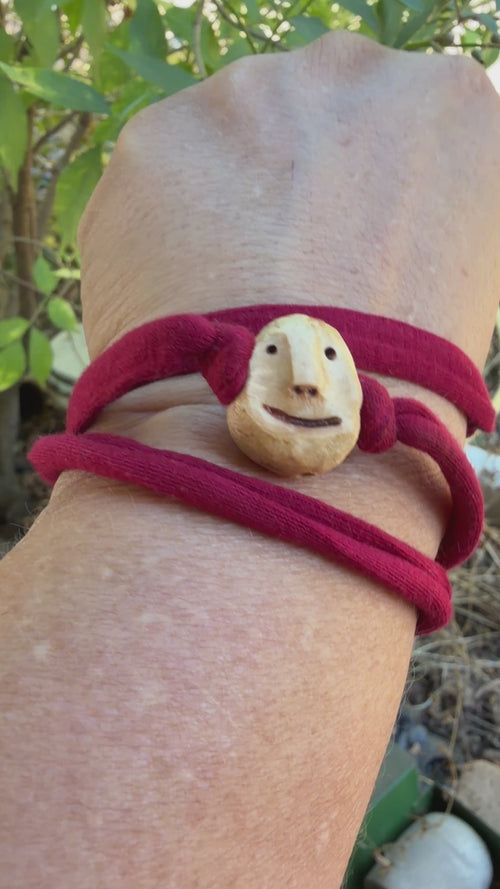 Armbandwichtel Mooswin handgeschnitzt aus magischer Baumperle