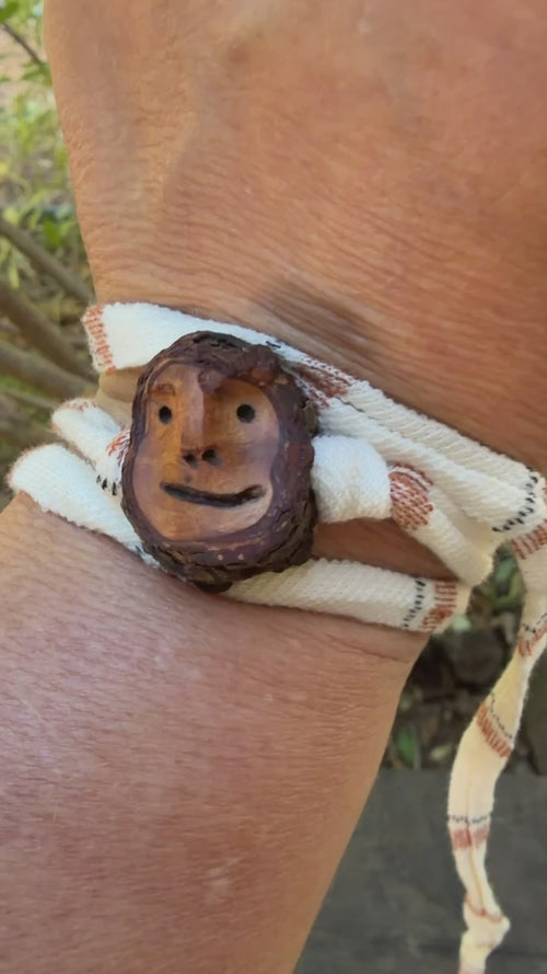 Armbandwichtel Eichli handgeschnitzt aus magischer Baumperle