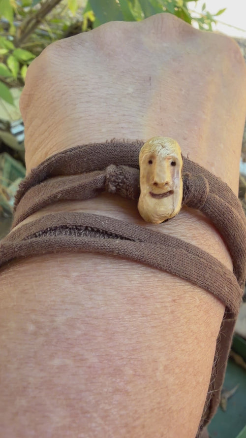 Armbandwichtel Fjorn handgeschnitzt aus magischer Baumperle