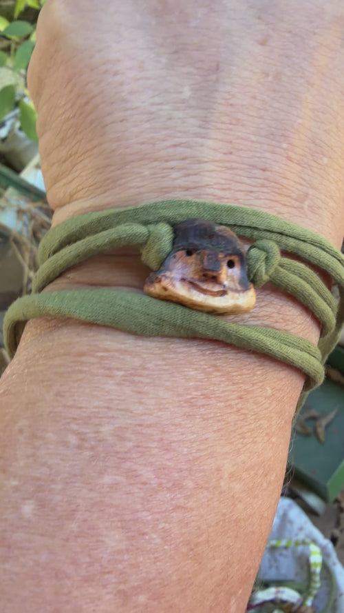 Armbandwichtel Wurzik handgeschnitzt aus magischer Baumperle