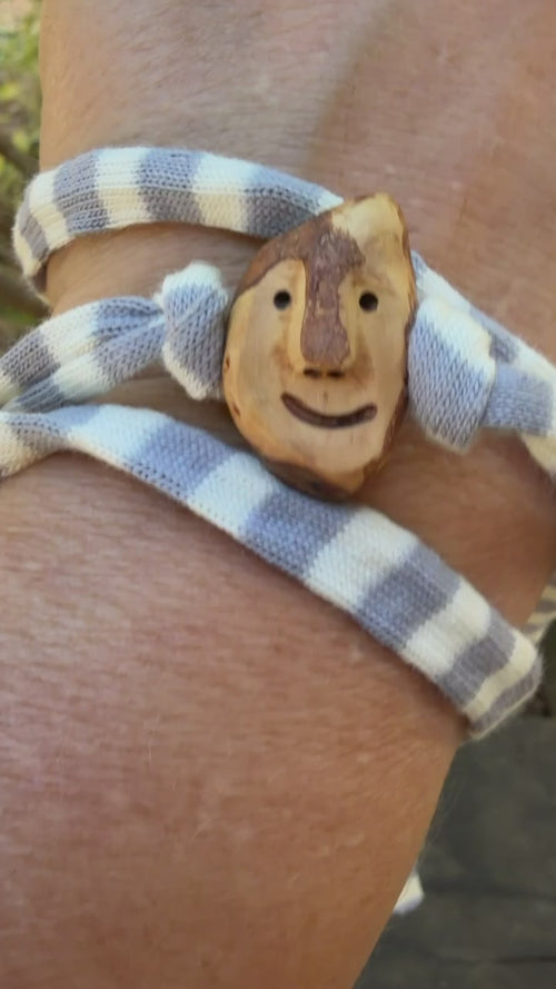 Armbandwichtel Espli handgeschnitzt aus magischer Baumperle