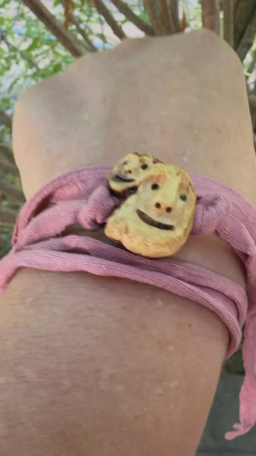 Armbandwichtel Nuka & Nuki handgeschnitzt aus magischer Baumperle (Kopie)