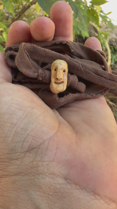 Armbandwichtel Fjorn handgeschnitzt aus magischer Baumperle