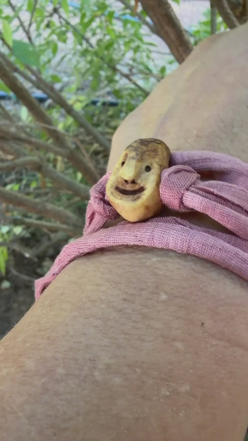 Armbandwichtel Seidenblüm handgeschnitzt aus magischer Baumperle