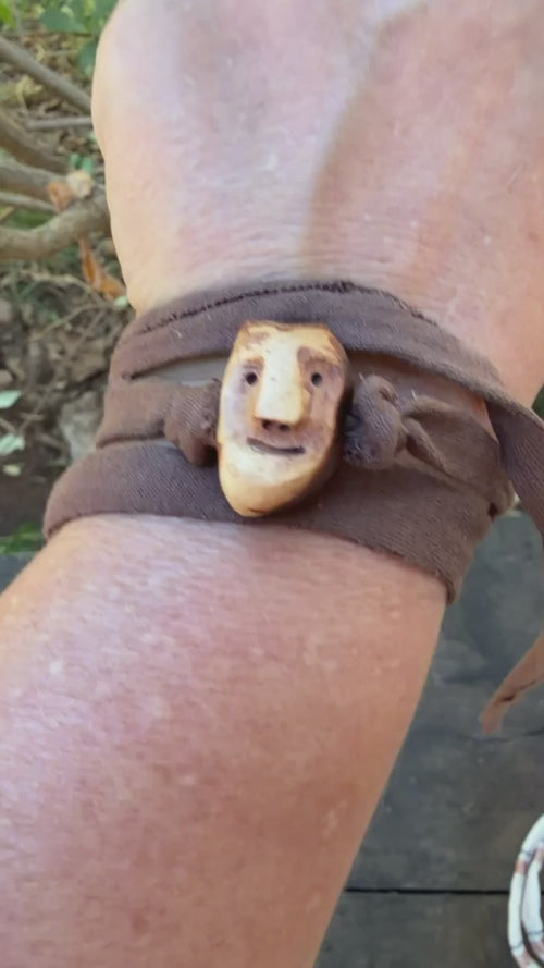 Armbandwichtel Lärchi handgeschnitzt aus magischer Baumperle
