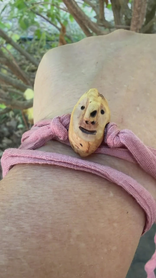 Armbandwichtel Blütenzeli handgeschnitzt aus magischer Baumperle