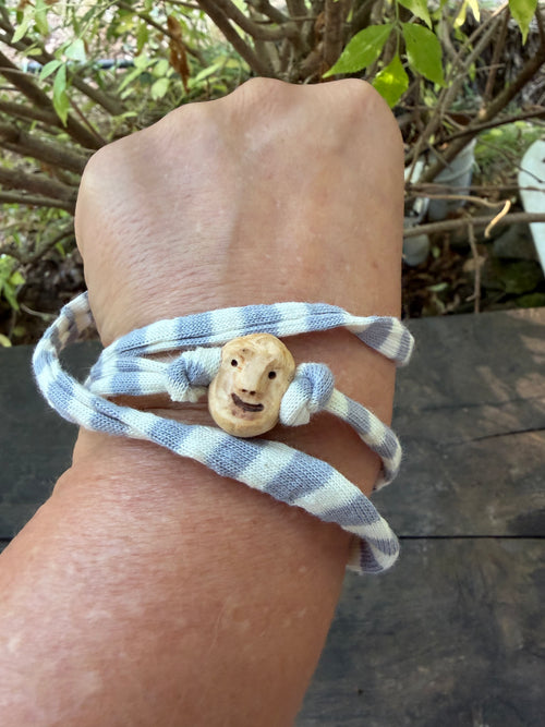 Armbandwichtel Bralvik handgeschnitzt aus magischer Baumperle