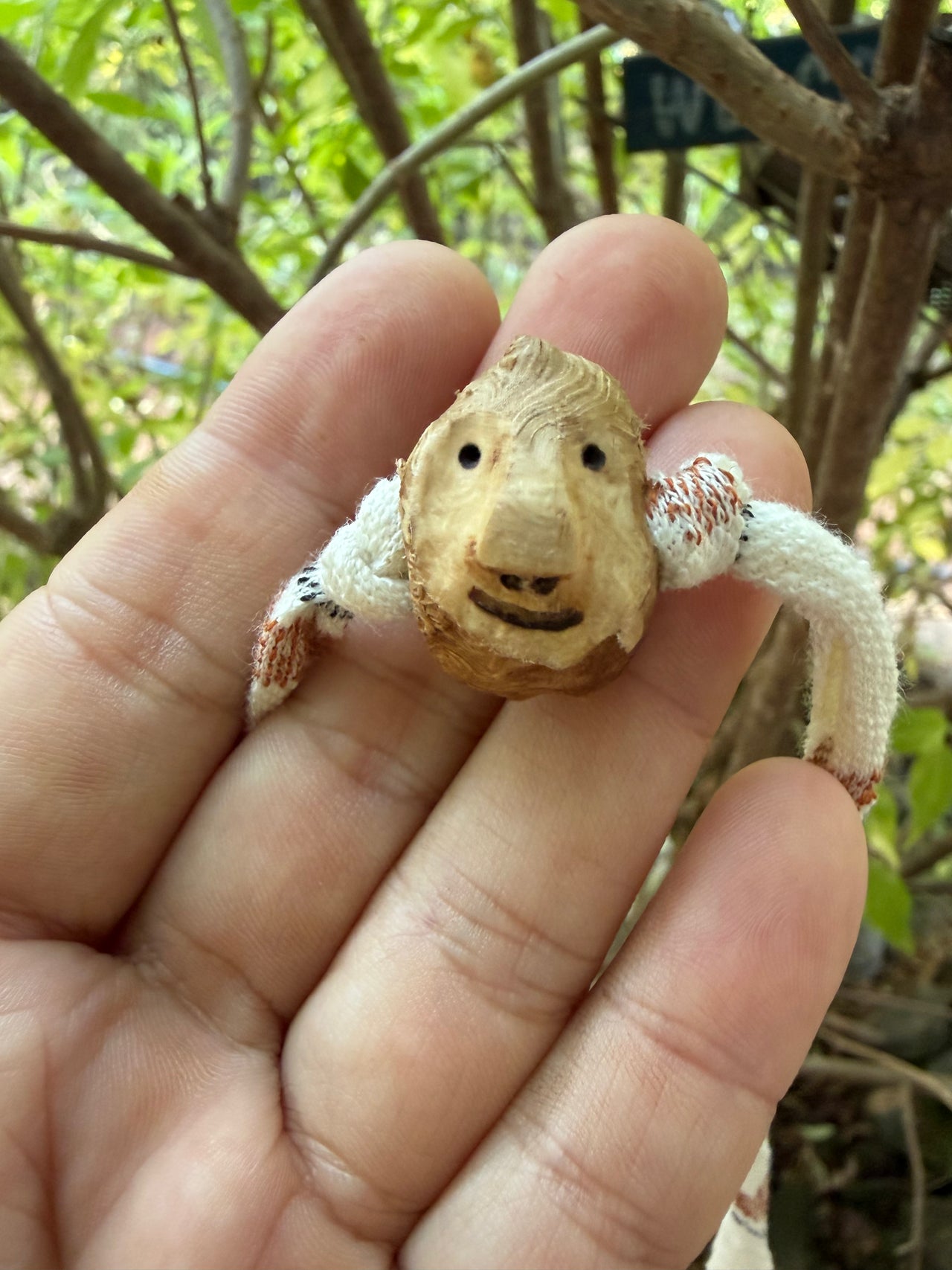 Armbandwichtel Raskel handgeschnitzt aus magischer Baumperle
