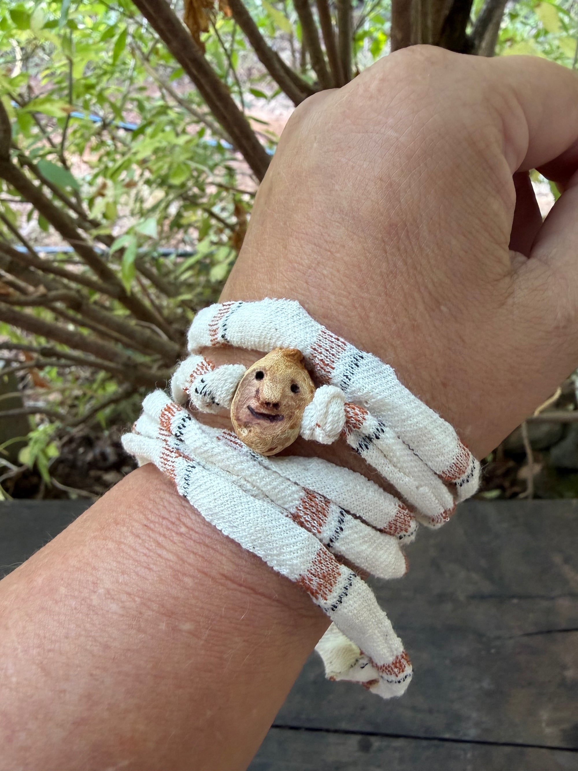 Armbandwichtel Hulvek handgeschnitzt aus magischer Baumperle