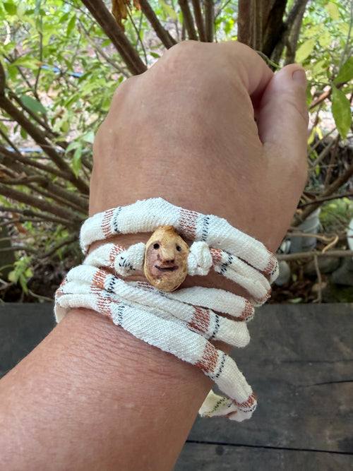 Armbandwichtel Hulvek handgeschnitzt aus magischer Baumperle