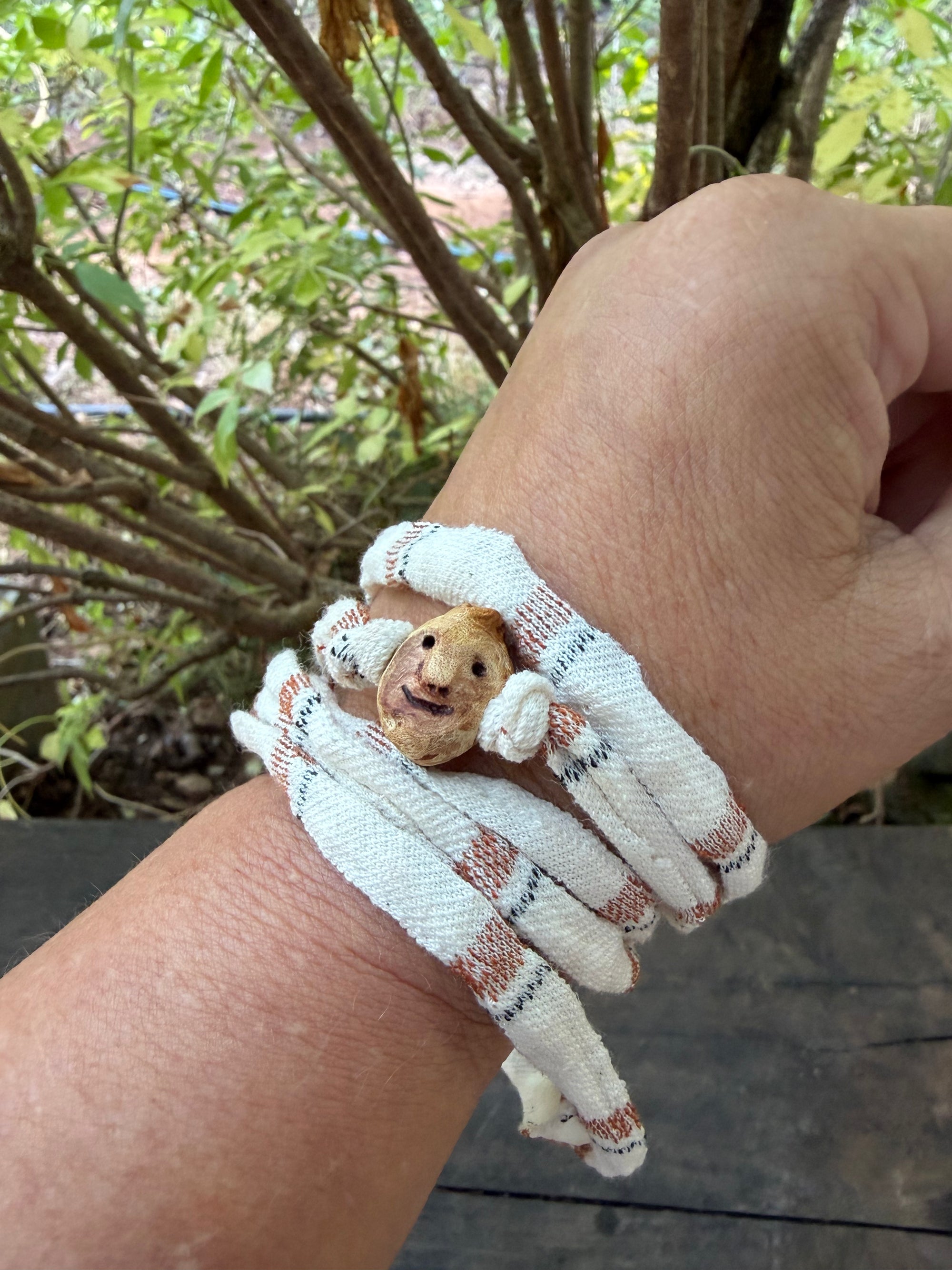 Armbandwichtel Hulvek handgeschnitzt aus magischer Baumperle
