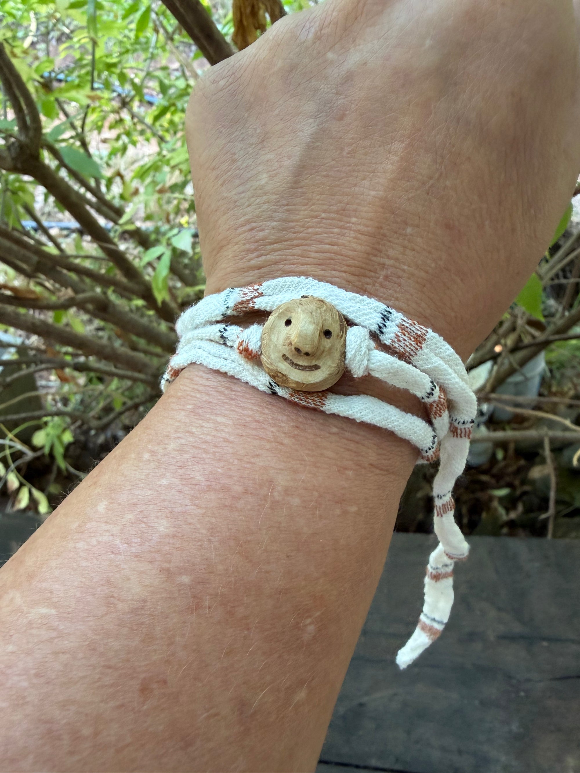 Armbandwichtel Borvik handgeschnitzt aus magischer Baumperle