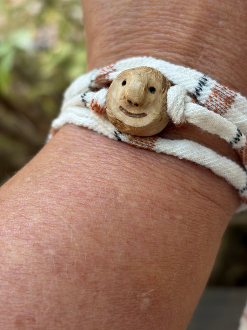 Armbandwichtel Borvik handgeschnitzt aus magischer Baumperle