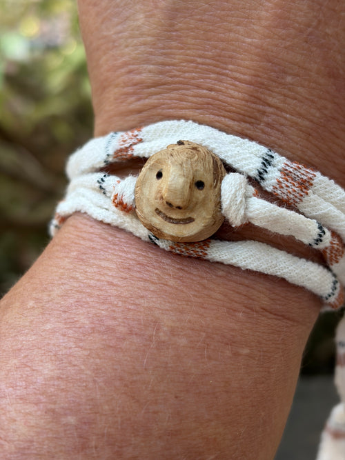 Armbandwichtel Borvik handgeschnitzt aus magischer Baumperle