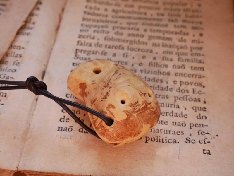Ocarina Kette aus einer Baumperle