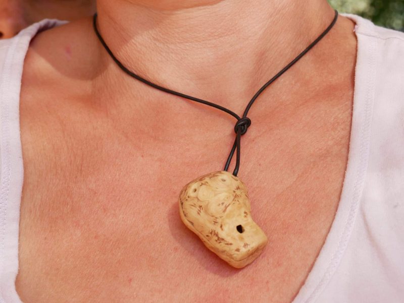 Ocarina Kette aus einer Baumperle