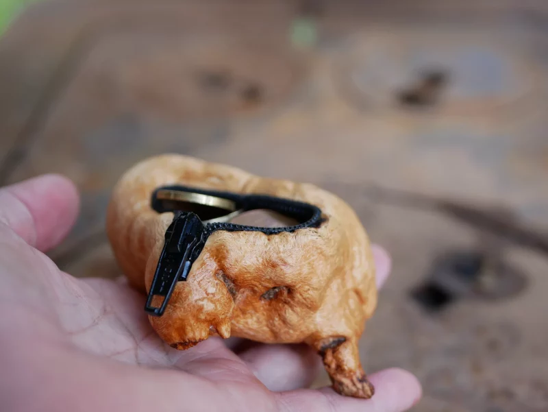 Holzschale aus Baumperle mit Reißverschluss