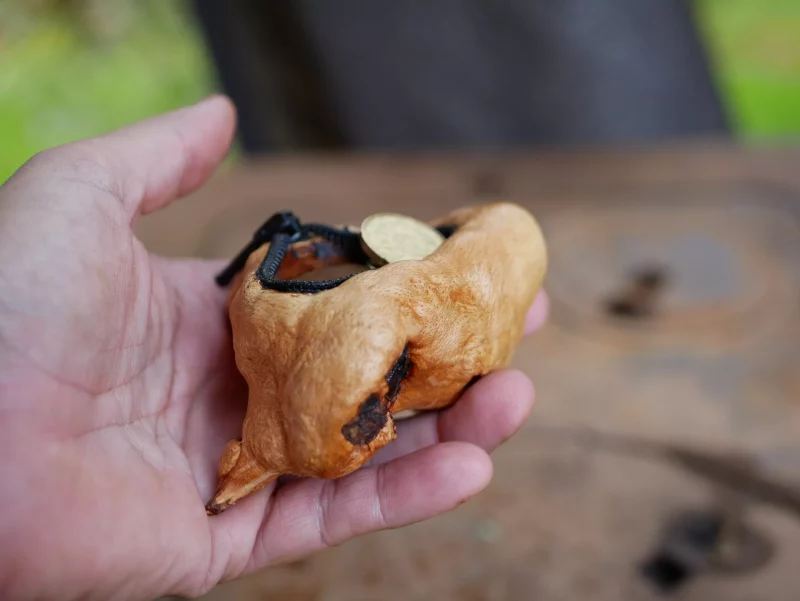 Holzschale aus Baumperle mit Reißverschluss