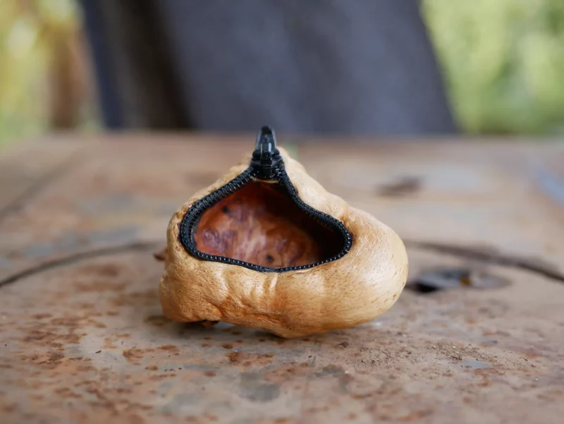 Holzschale aus Baumperle mit Reißverschluss