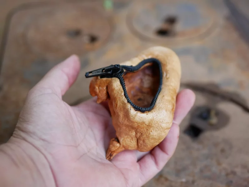 Holzschale aus Baumperle mit Reißverschluss