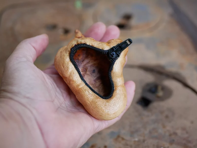 Holzschale aus Baumperle mit Reißverschluss