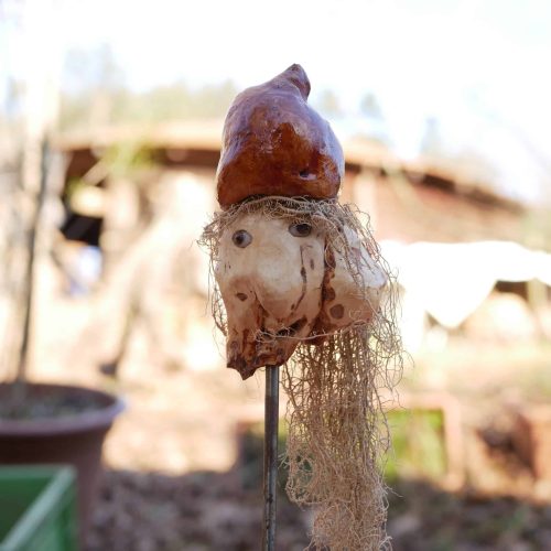 Skulptur aus einer Baumperle