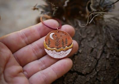 Kette mit Wald und Mond