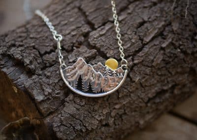 Kette mit Wald und Mond