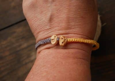 Armband Wichtel aus Baumperle und Makramee