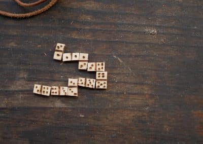 Baumperle mit Domino Steine