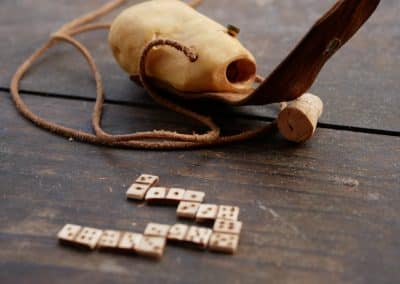 Baumperle mit Domino Steine