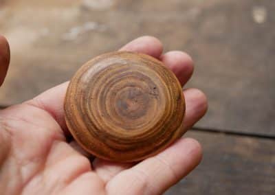 Handschmeichler Ufo aus Baumperle