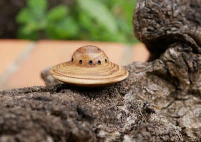 Handschmeichler Ufo aus Baumperle
