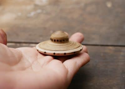 Handschmeichler Ufo aus Baumperle