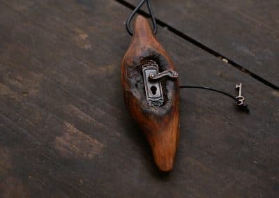 Pinienholz Schloss Kette